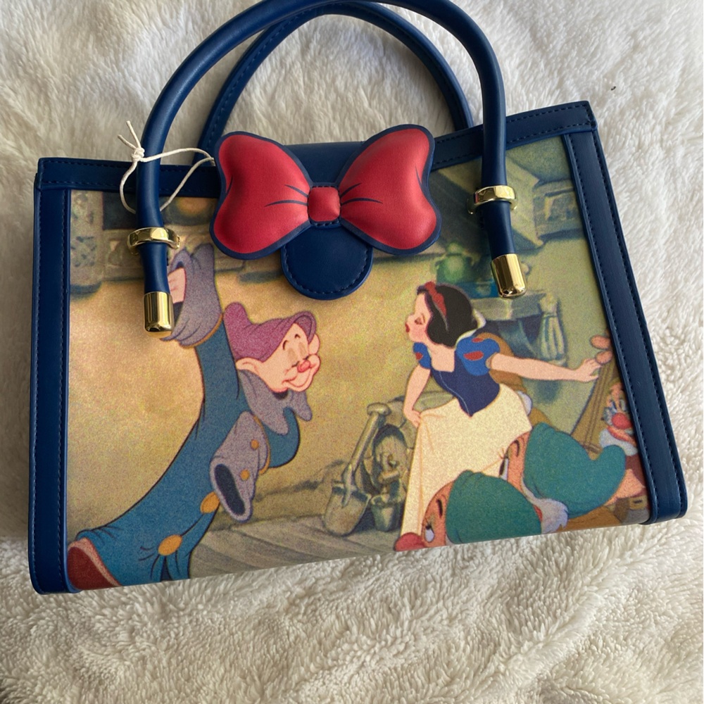 Snow White bag loungefly